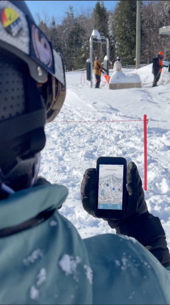 Skier using the SkiPS app on the mountain